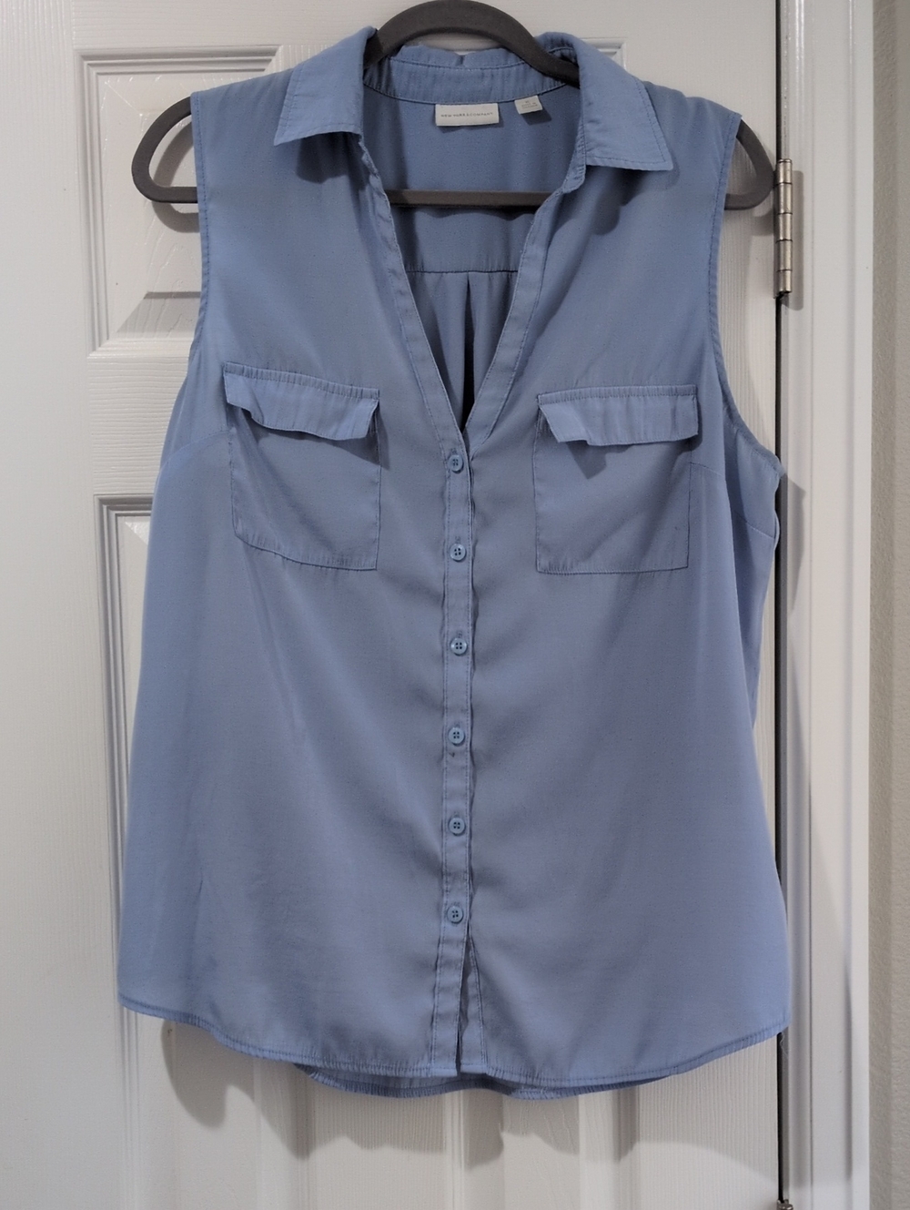 New York & Company Light Blue Sleeveless Button-Front Shirt